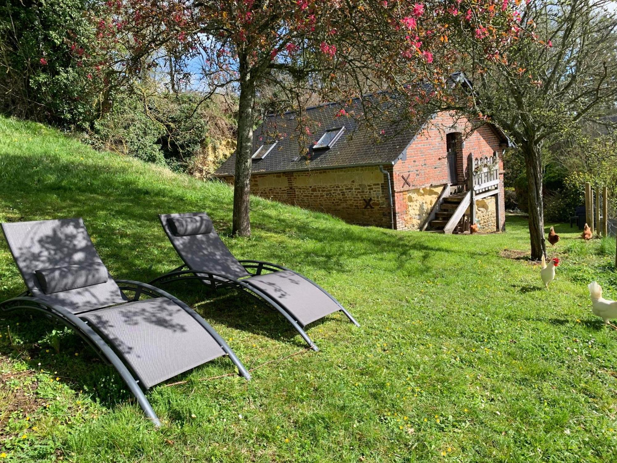 Gite "Le Refuge" Dans Un Domaine De 7Ha Au Calme Vimoutiers Exterior photo